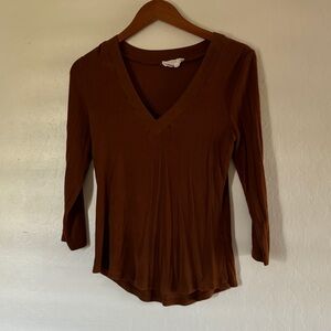 anthropologie brown long sleeve v neck | size: S